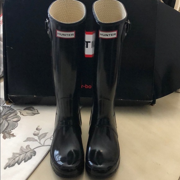 NEW!! Hunter black glossy rain boots - Picture 2 of 6